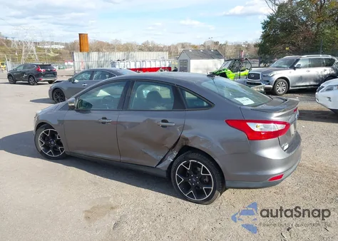 2013 Ford Focus Se z USA, uszkodzony, nr VIN 1FADP3F2XDL103511